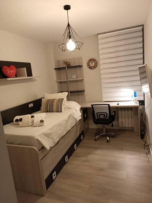 ¡Al Lado De La Clinica Oftalmologica Vega! Lägenhet Oviedo Exteriör bild